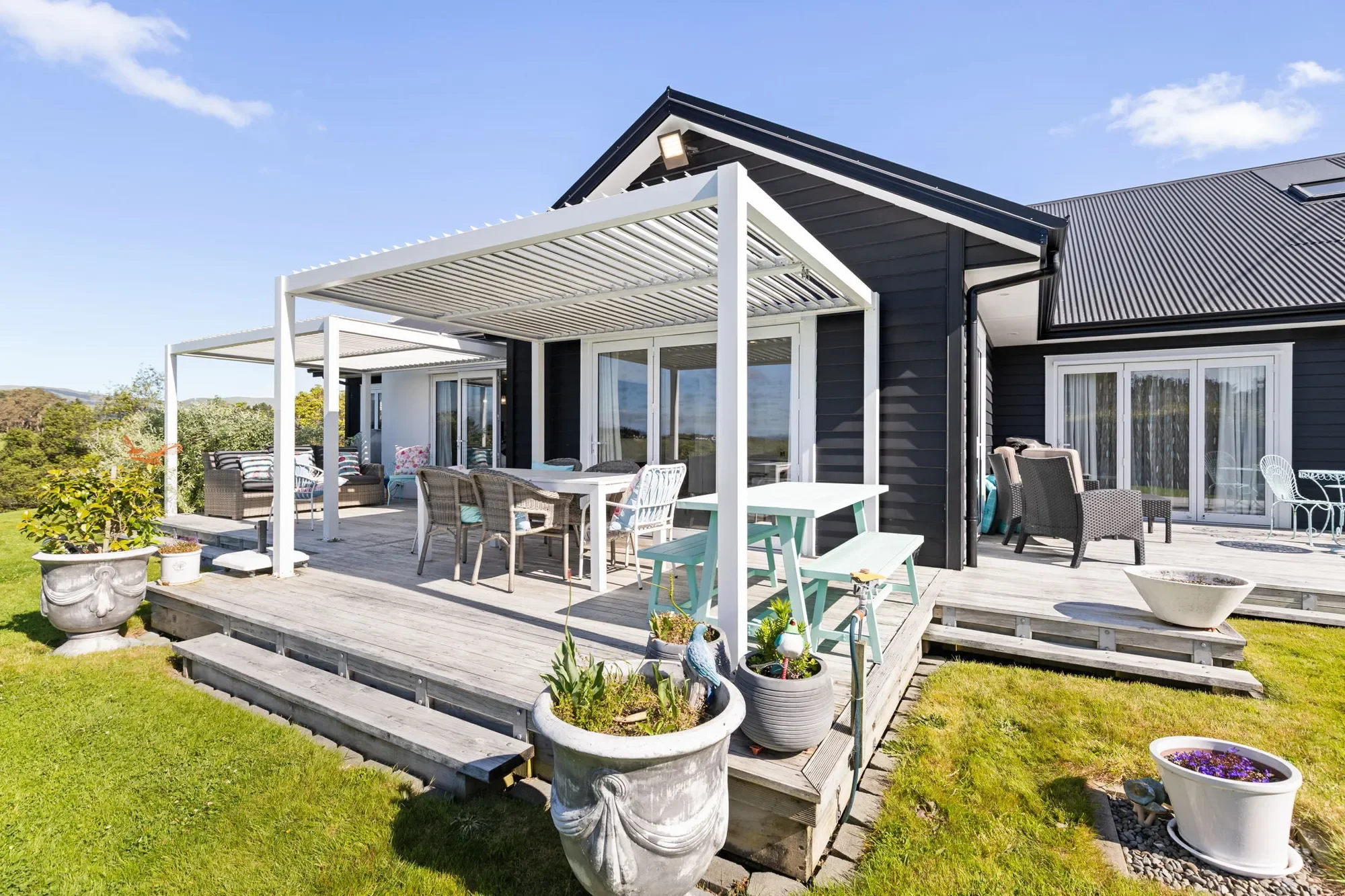 Exterior photo 6