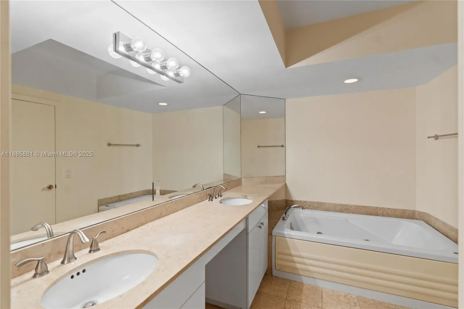 4775 Collins Ave 507, Miami Beach, Florida, United States. - Photo 21