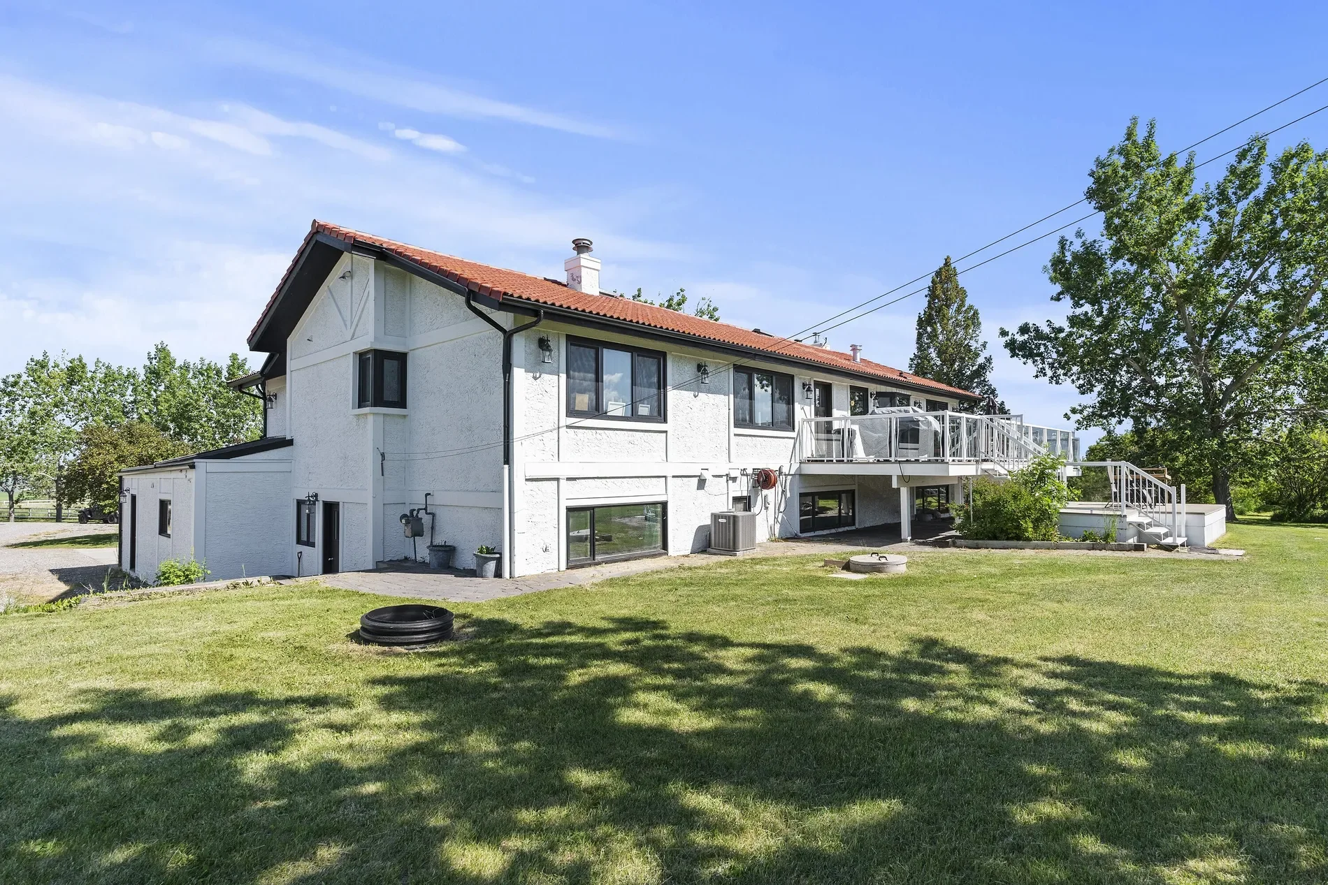 Exterior photo 2