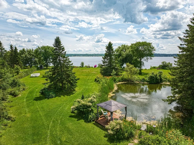 1239 Route des Outaouais, Brownsburg-Chatham, Quebec, Canada. - Photo 2
