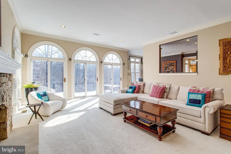 891 CHINQUAPIN RD, McLean, Virginia, United States. - Photo 27