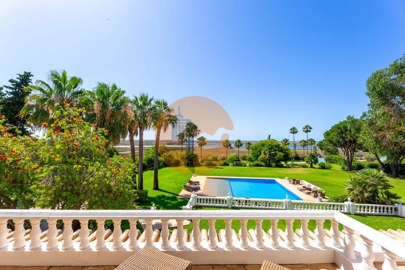 Luxury Residence on the Frontline of Ria Formosa