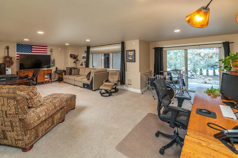 2980 NW Lucus, Bend, OR, 97703, USA, Bend, Oregon, United States. - Photo 22