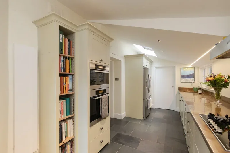 Consort Road, Peckham, England, United Kingdom. - Photo 18