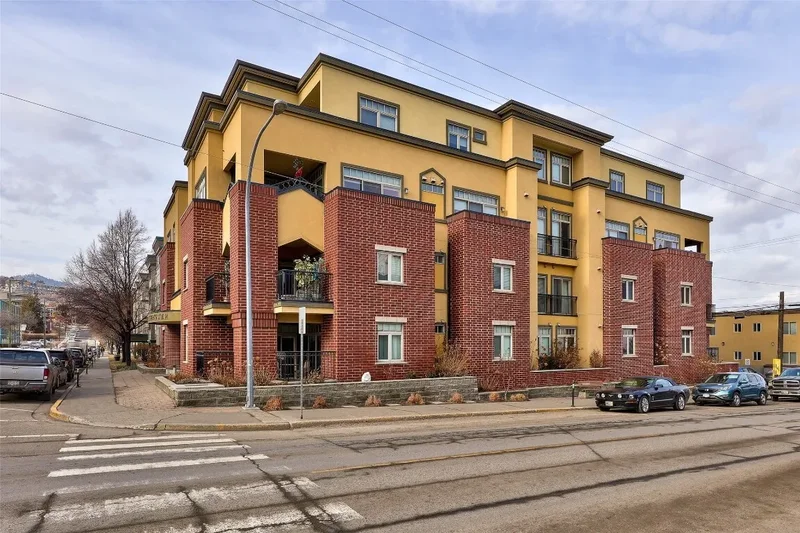 Top Floor Apartment Unit With Two Decks