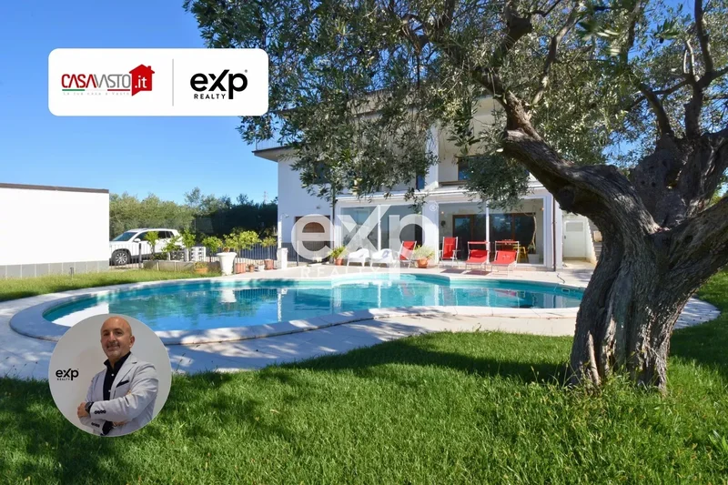 Villa with pool and breathtaking views, 3 km from the sea
