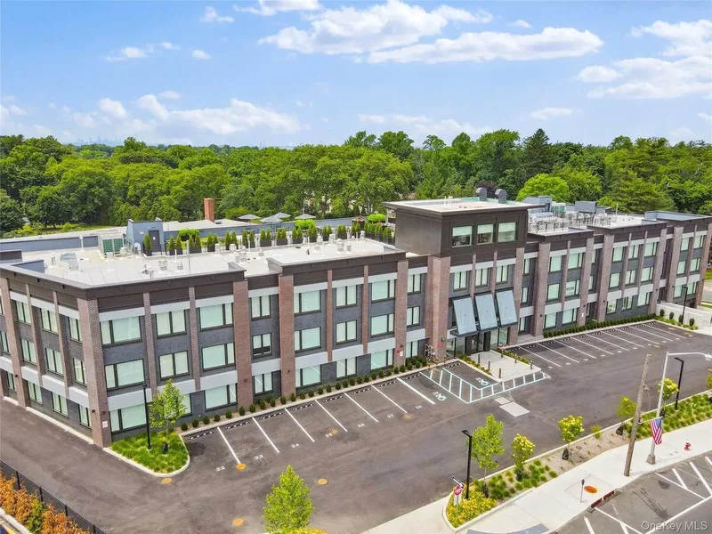 218 Middle Neck Road, #302, Great Neck, New York, United States. - Photo 18