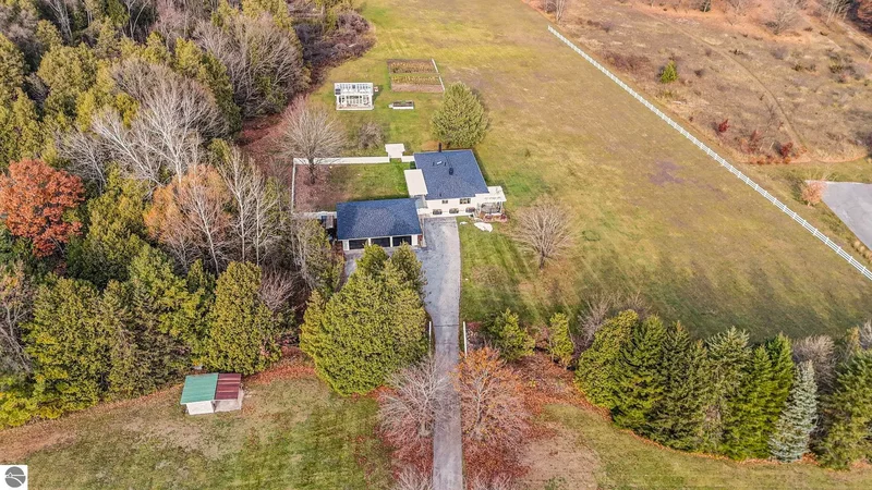 750 N Dumas Road, Suttons Bay, MI, 49682, USA, Suttons Bay, Michigan, United States. - Photo 31