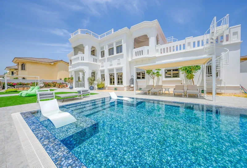 Villas Frond B, Signature 6 Beds+ Maid Villas located in Palm Jumeirah Dubai