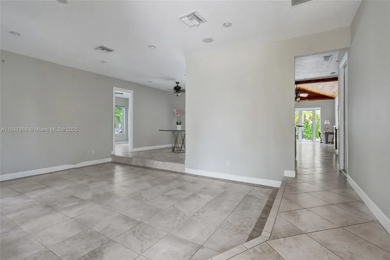 571 SE 11th St, Pompano Beach, FL 33060, Pompano Beach, Florida, United States. - Photo 5