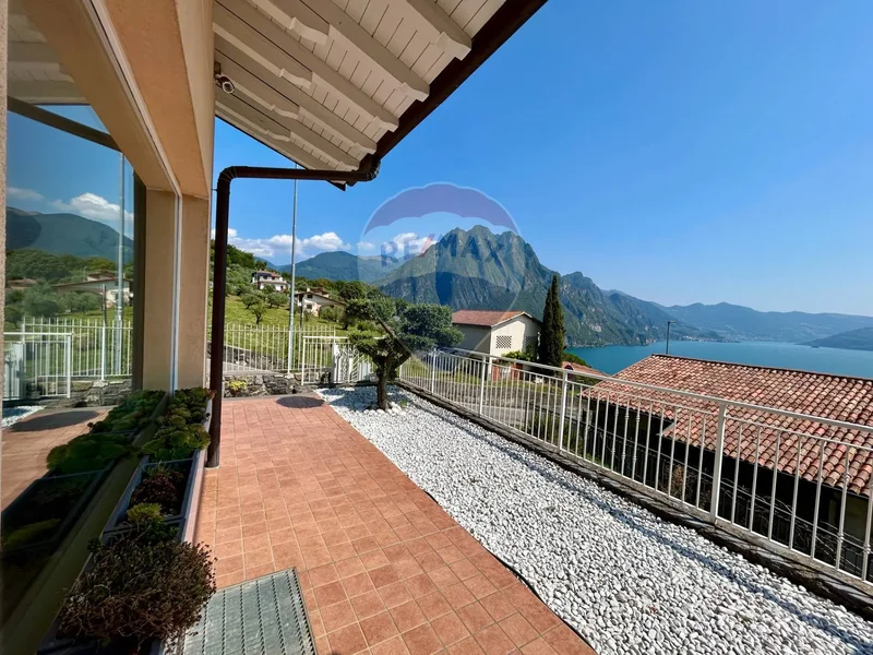 Villa singola in vendita a Riva di Solto