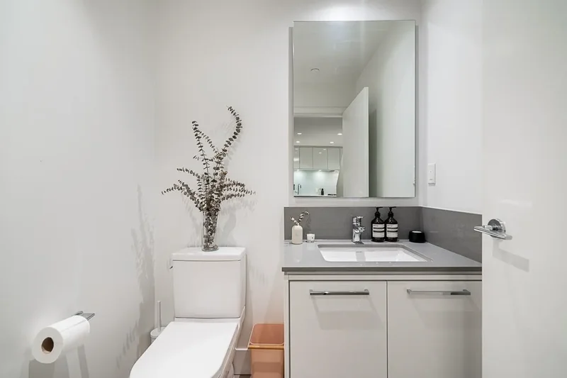 680 Seylynn Crescent 103, North Vancouver, British Columbia, Canada. - Photo 3