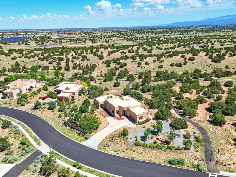 97 E Chili Line Road, Santa Fe, NM 87508, Santa Fe, New Mexico, United States. - Photo 2