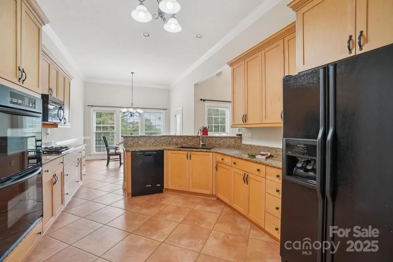 310 Sweetbriar Drive, Hendersonville, NC 28739, Laurel Park, North Carolina, United States. - Photo 13