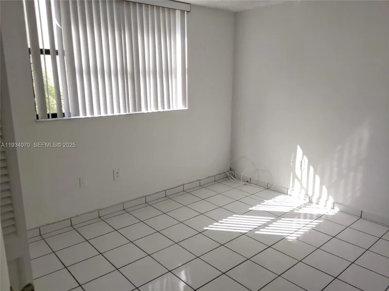 1623 Collins Ave 218, Miami Beach, Florida, United States. - Photo 10