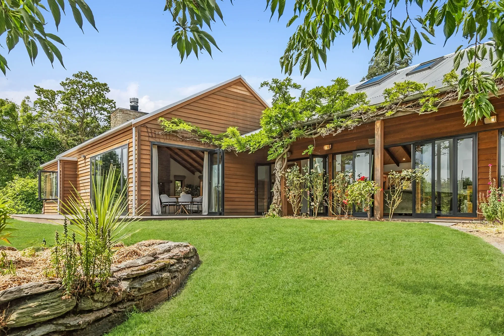 Exterior photo 6
