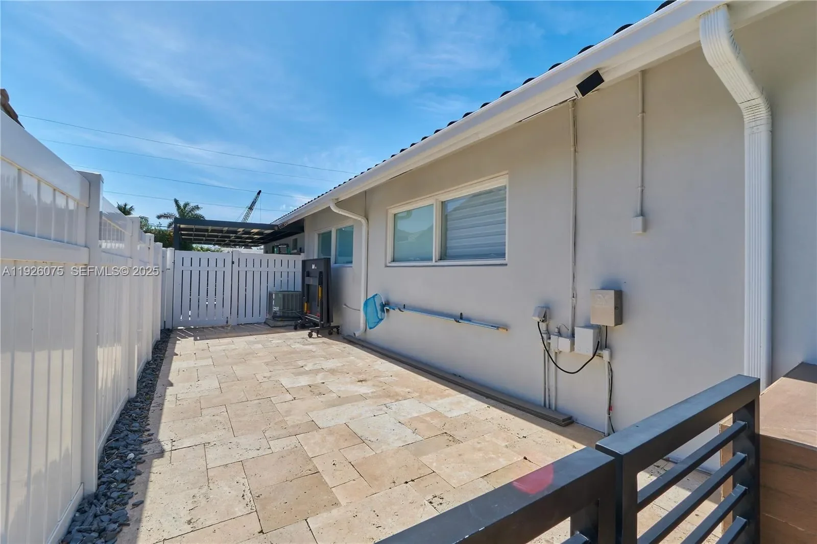 Exterior photo 11