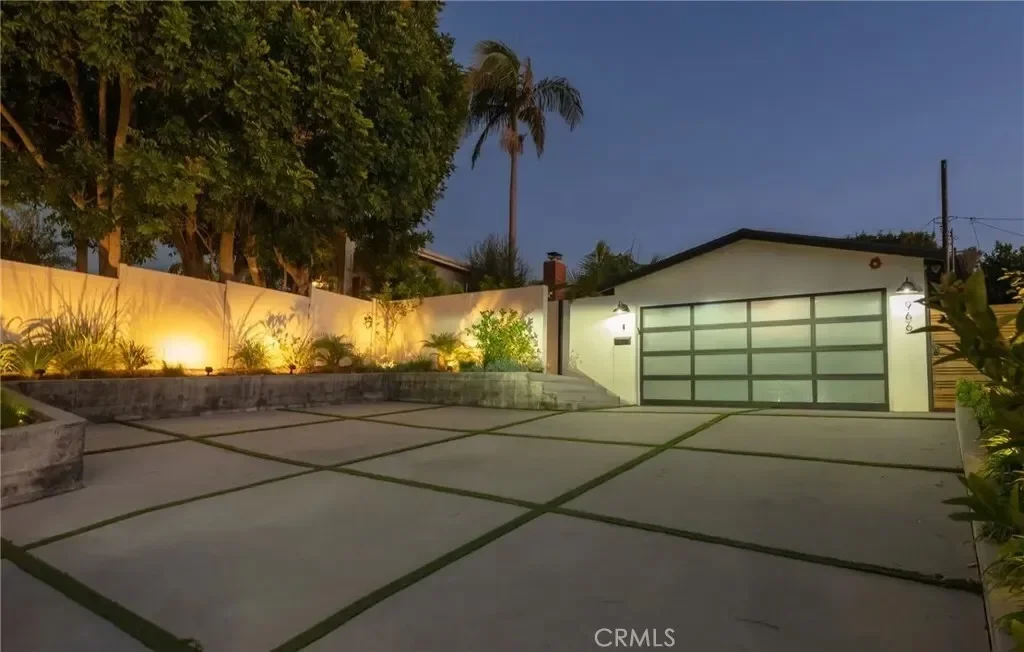 966 Rosecrans Avenue, Manhattan Beach, California, United States. - Photo 24