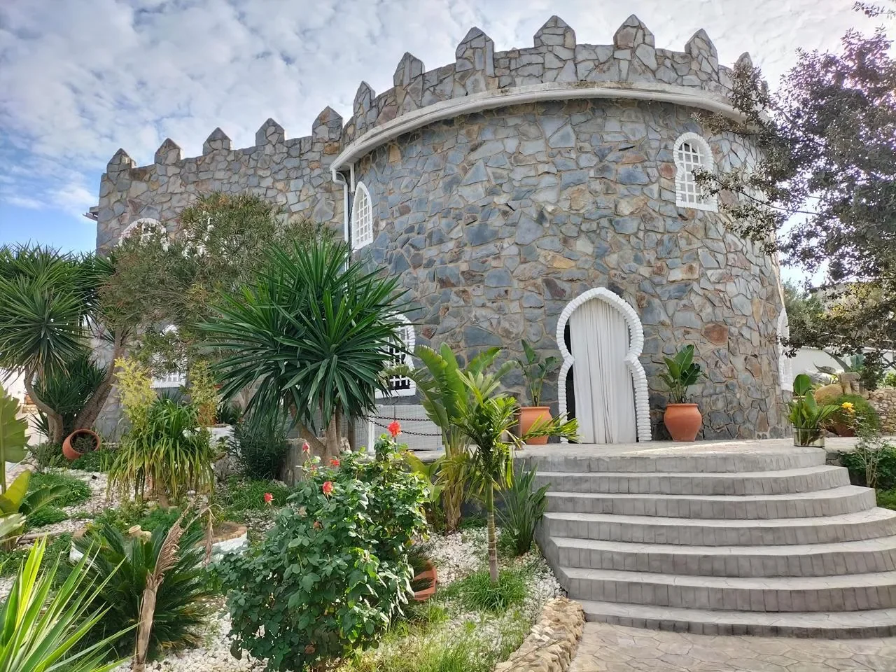 Exterior photo 2