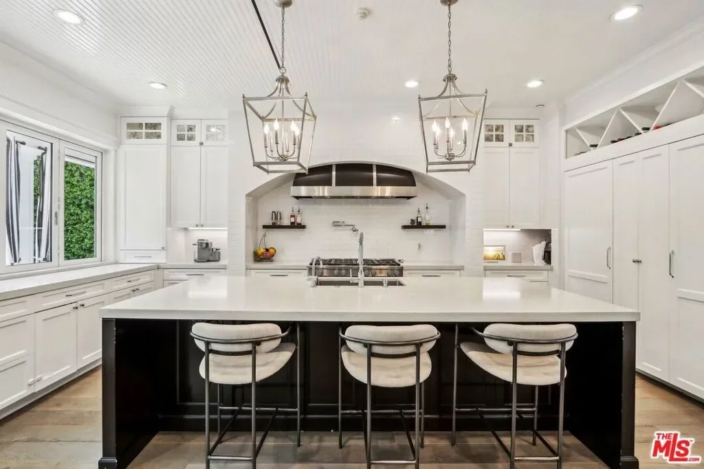 14000 Morrison Street, Los Angeles, California, United States. - Photo 19
