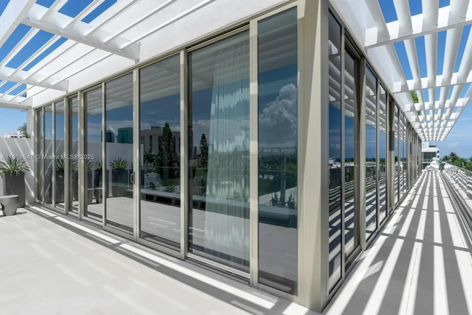 300 Collins Ave PH3, Miami Beach, Florida, United States. - Photo 28