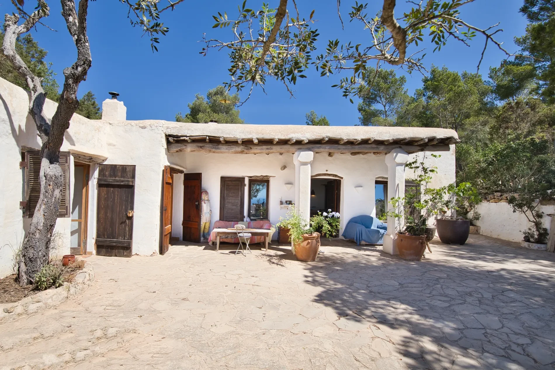 Exterior photo 5