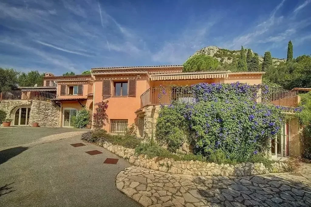 Coursegoules, Provence-Alpes-Côte d'Azur, France. - Photo 2