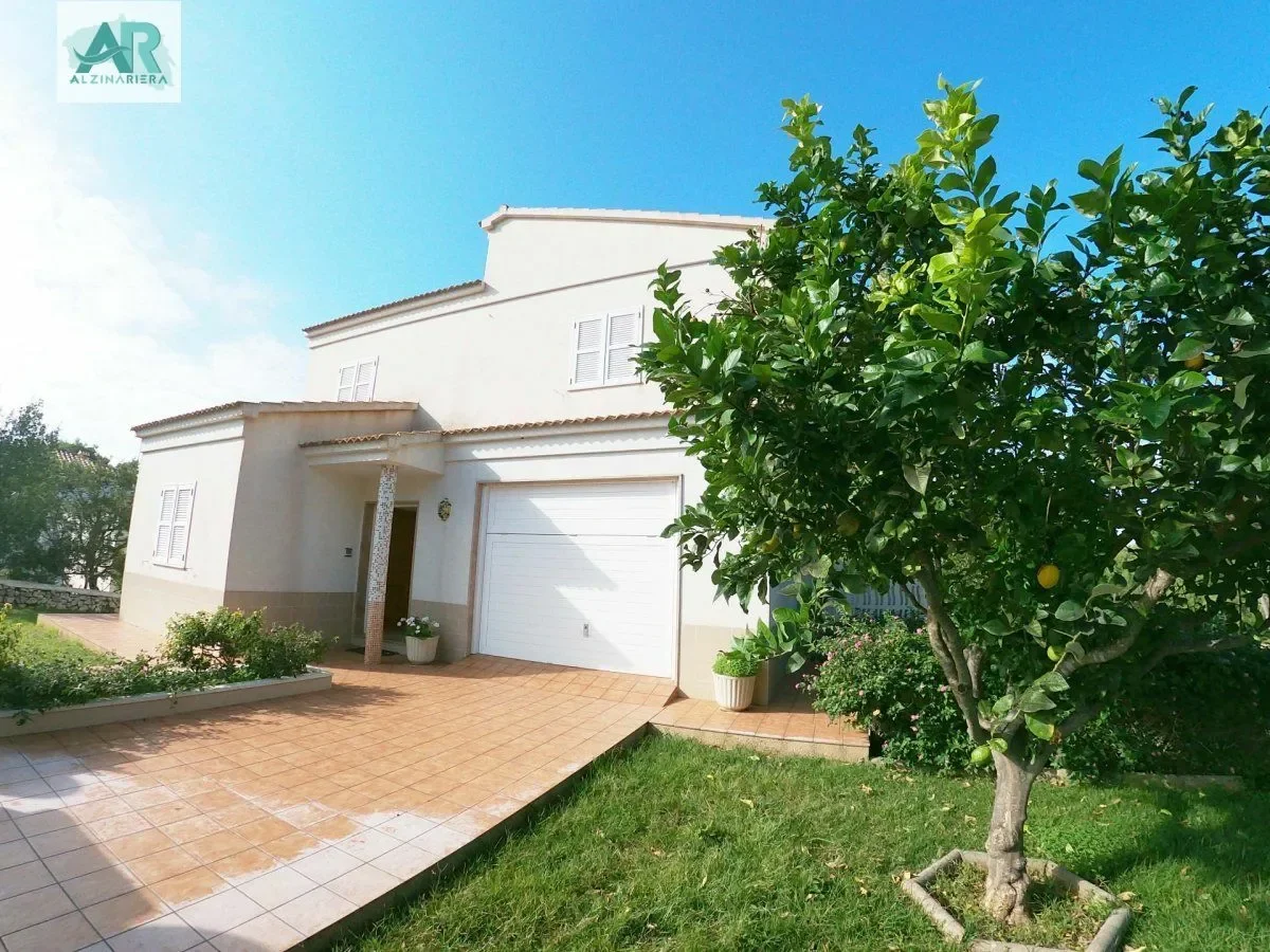 Exterior photo 6