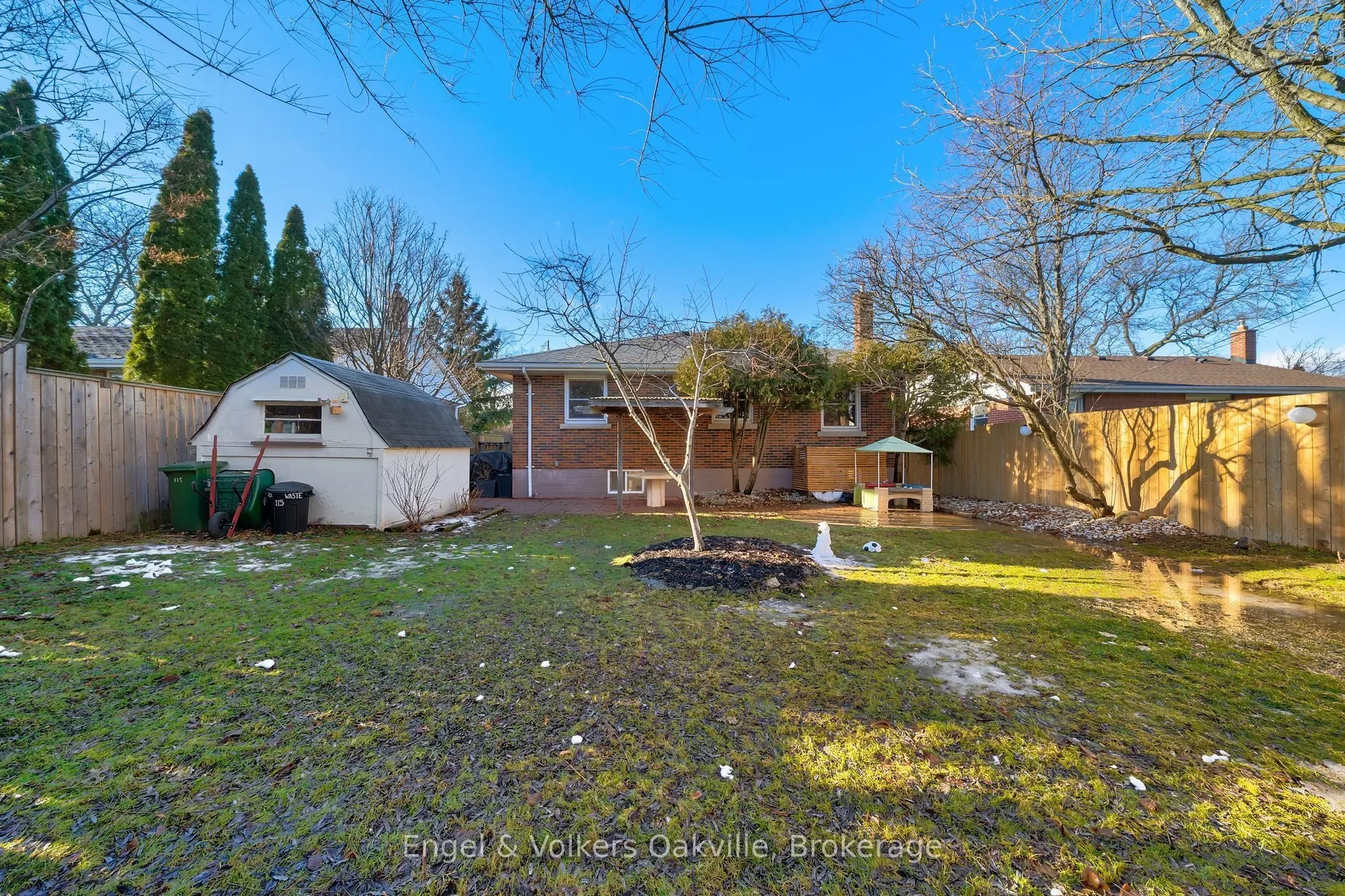 Exterior photo 4