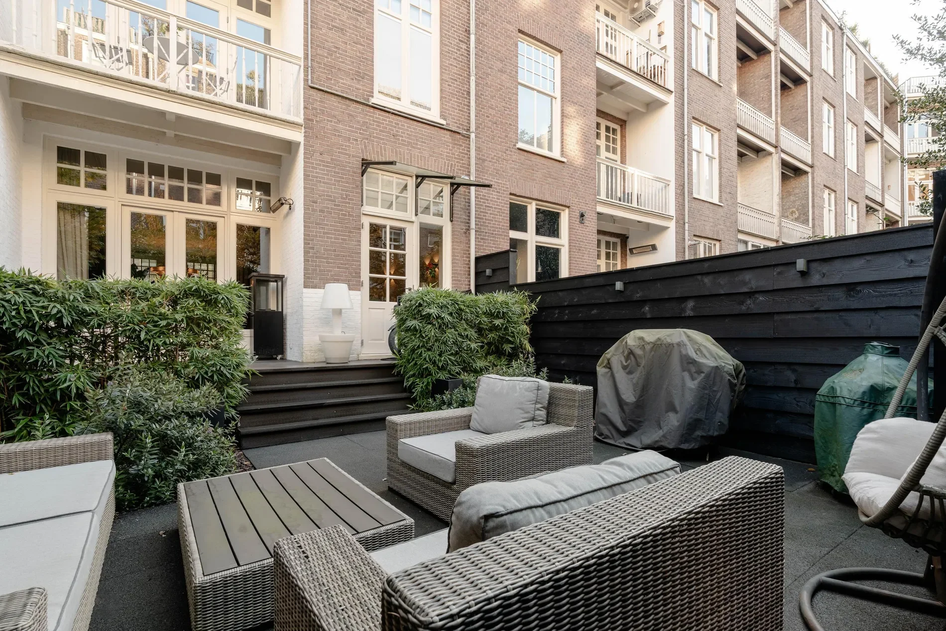 Exterior photo 3
