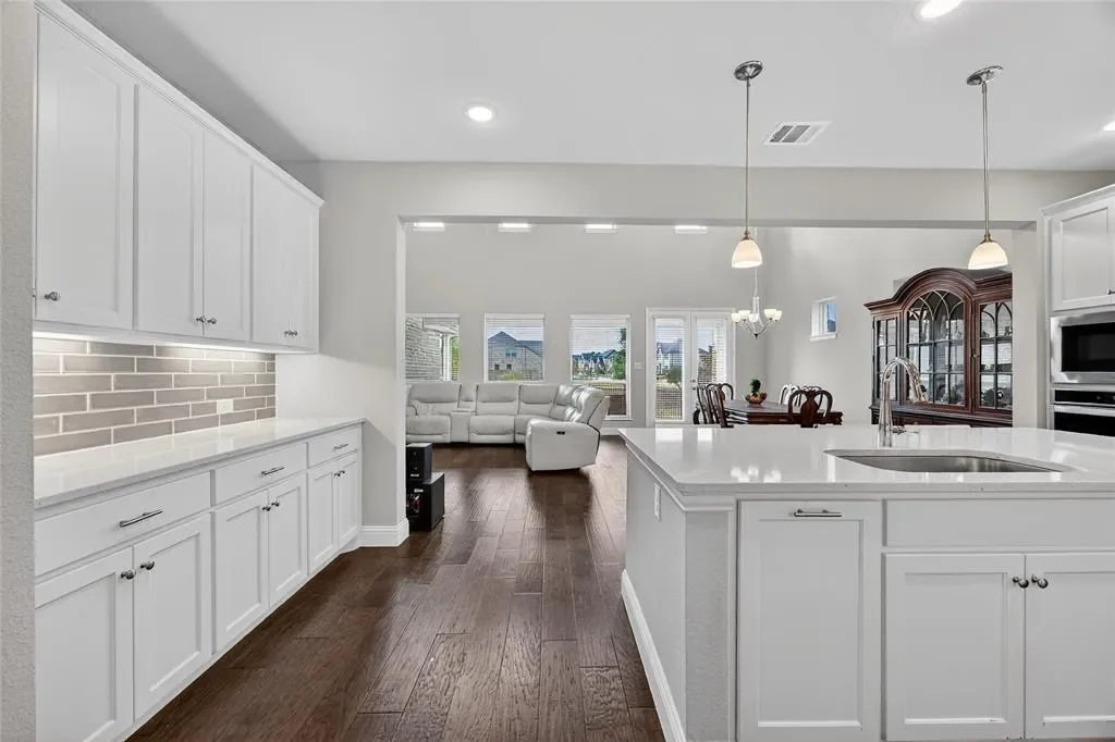 704 Corner Post Path, Prosper, Texas, United States. - Photo 3