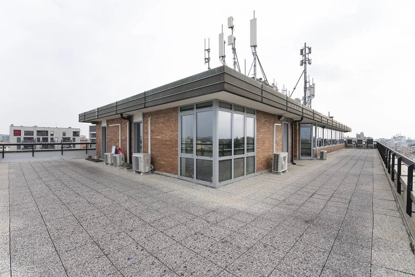 Exterior photo 4