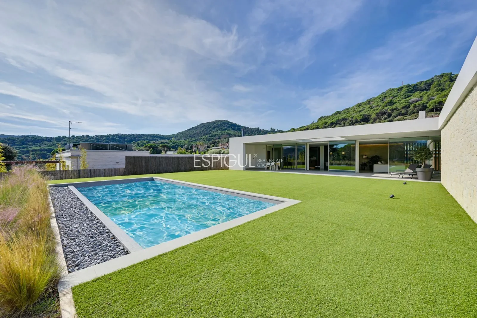 Exterior photo 10