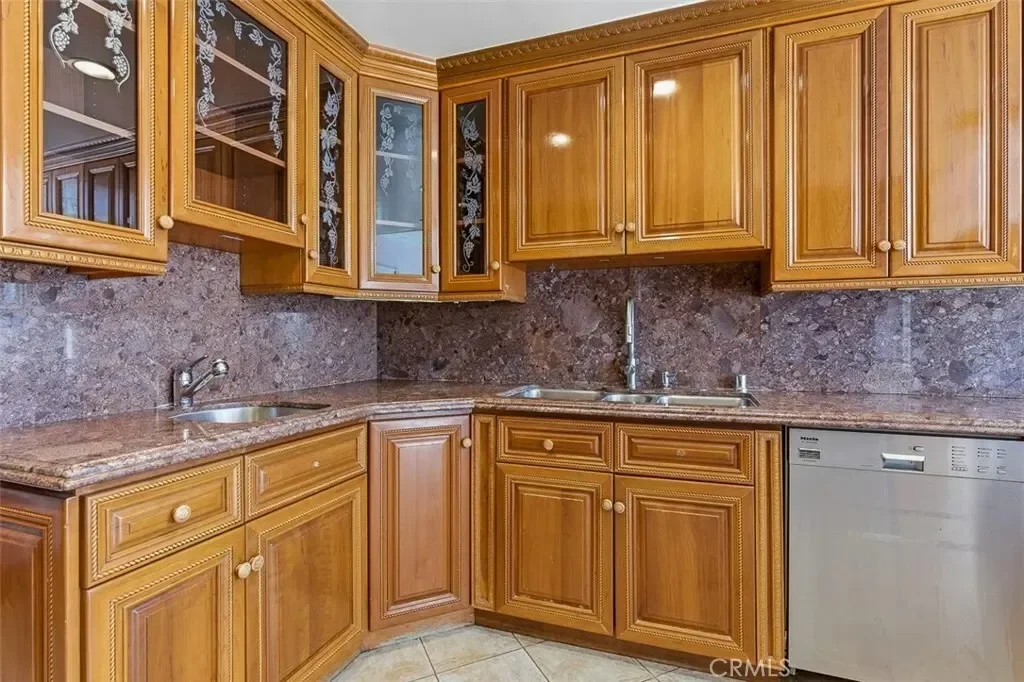 56 N Arroyo, Altadena, California, United States. - Photo 14