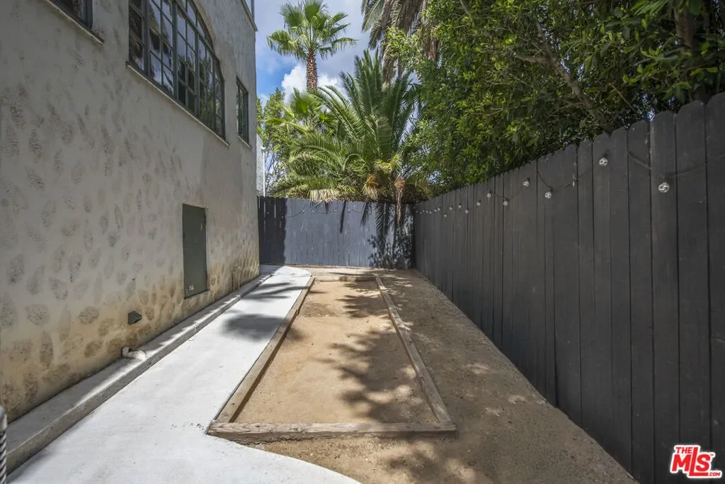6749 Whitley Terrace, Los Angeles, California, United States. - Photo 33