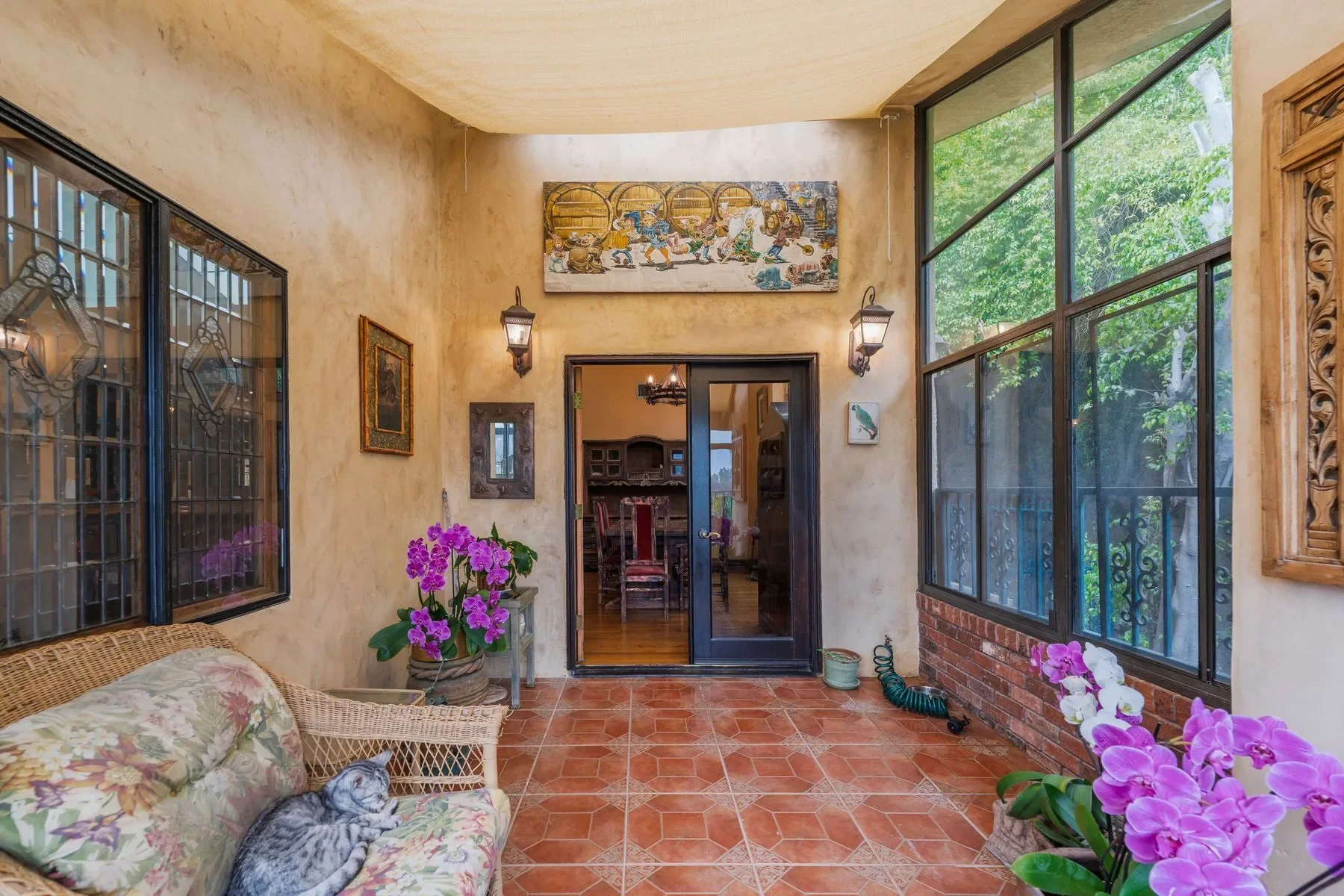 Exterior photo 6