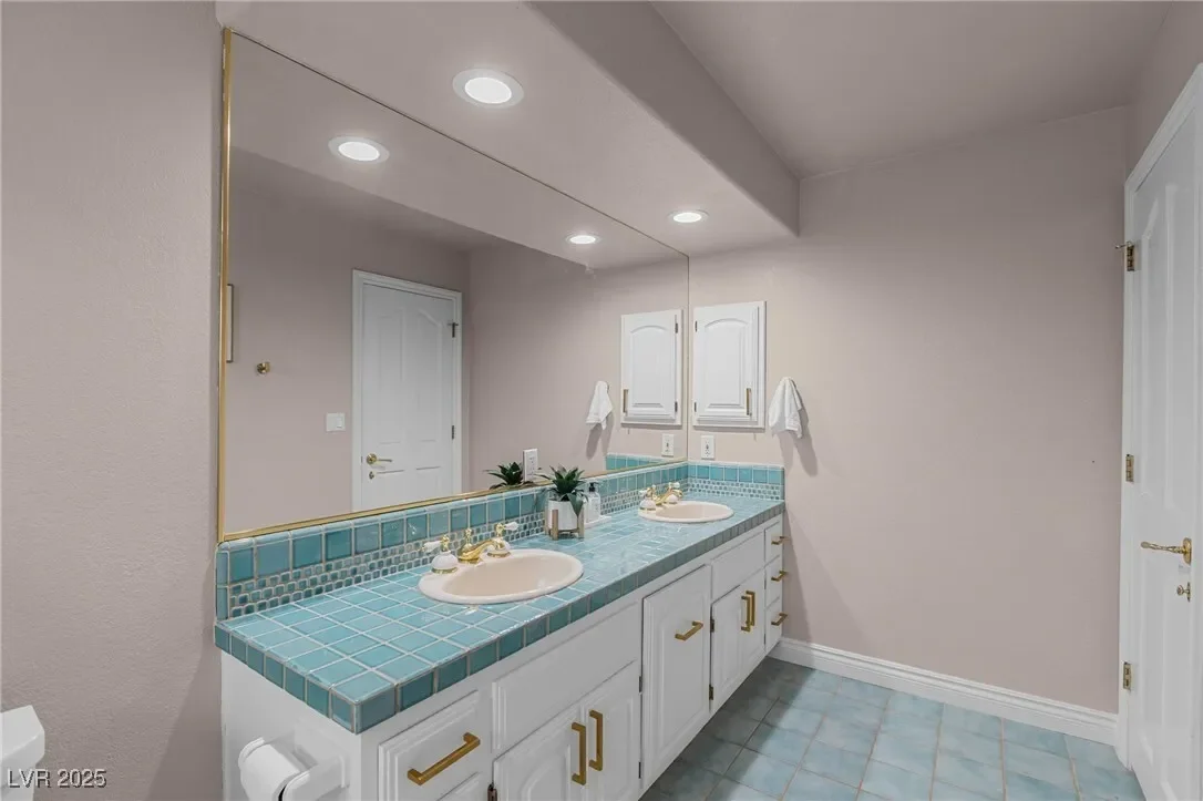 7471 Darby Avenue, Las Vegas, Nevada, United States. - Photo 47