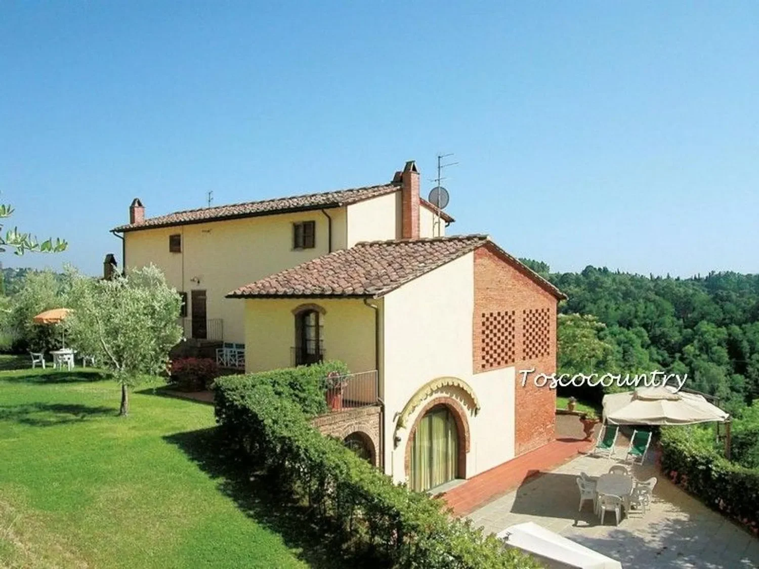 Exterior photo 4