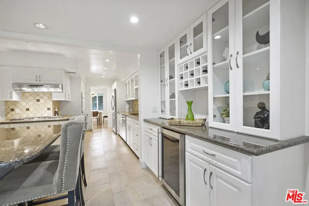 2452 N Altadena Drive, Altadena, California, United States. - Photo 5
