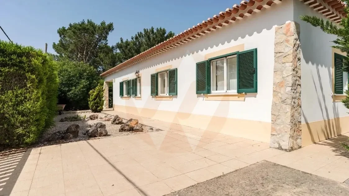 Exterior photo 6