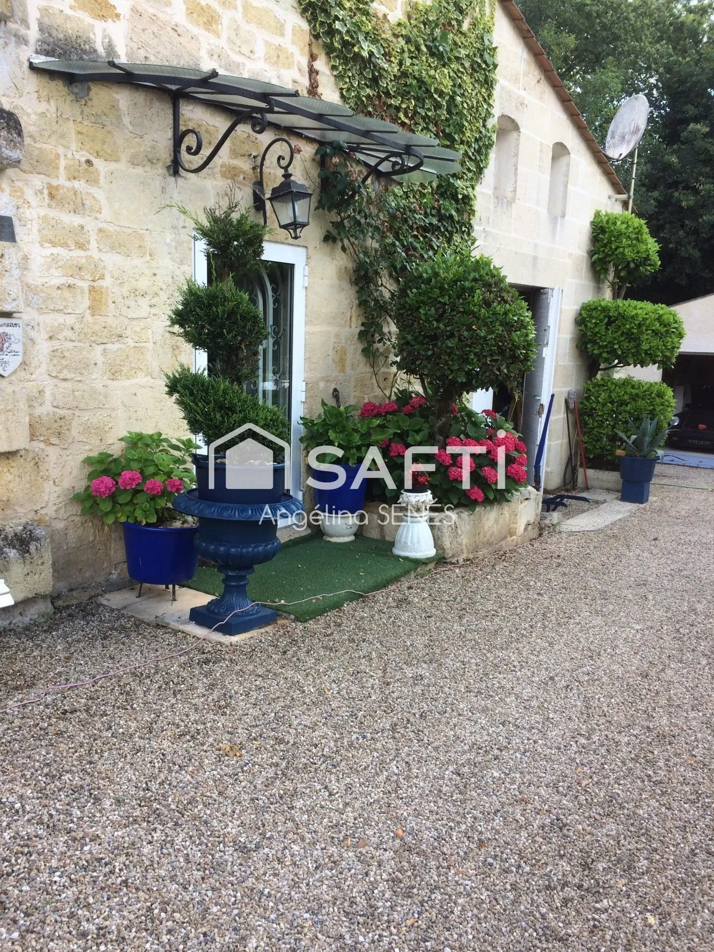 Exterior photo 3