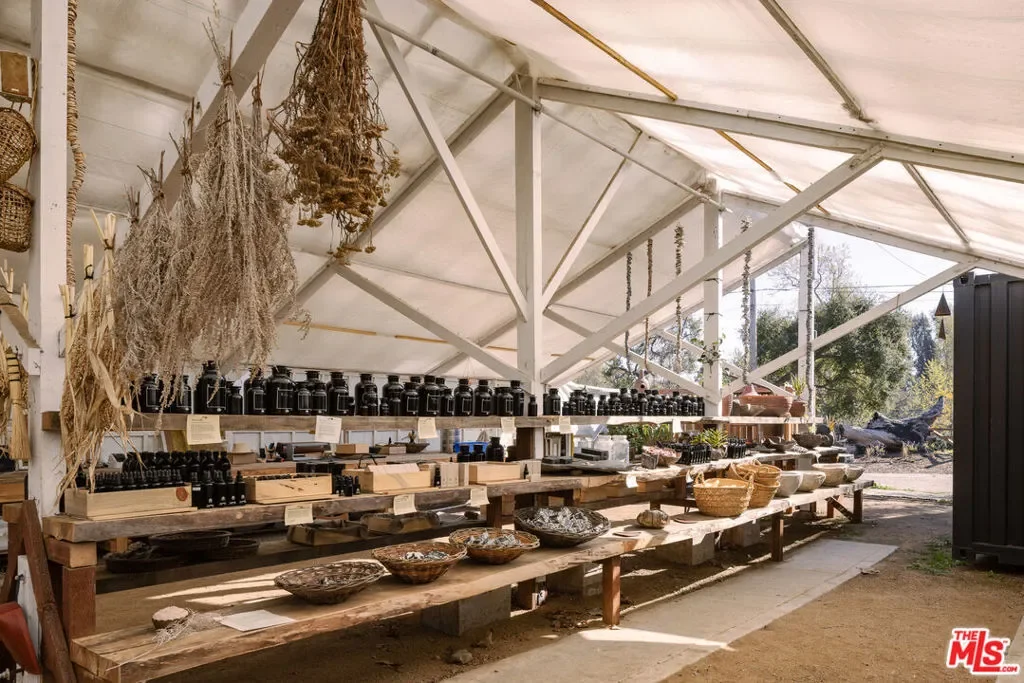 5949 Bonsall Drive, Malibu, California, United States. - Photo 14