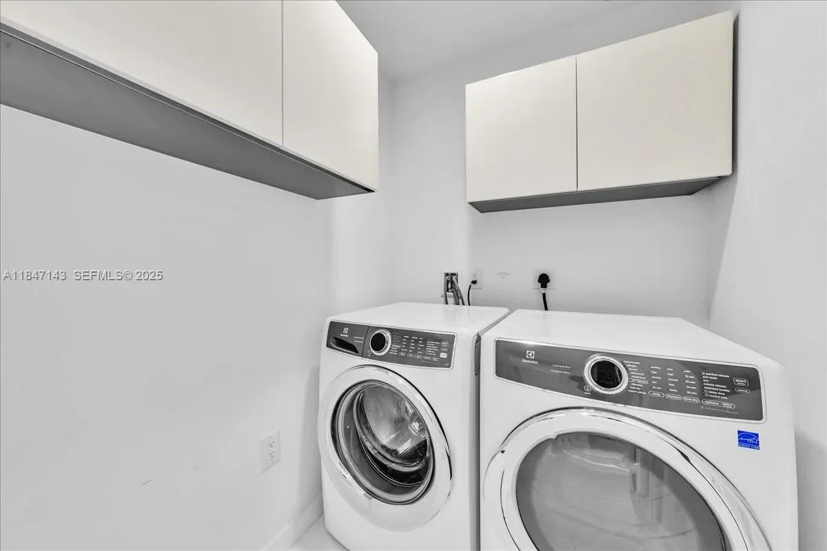 851 NE 1st Ave #3711, Miami, FL 33132, Miami, Florida, United States. - Photo 40