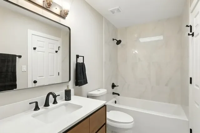 4055 S Ellis Avenue, Chicago, Illinois, United States. - Photo 16
