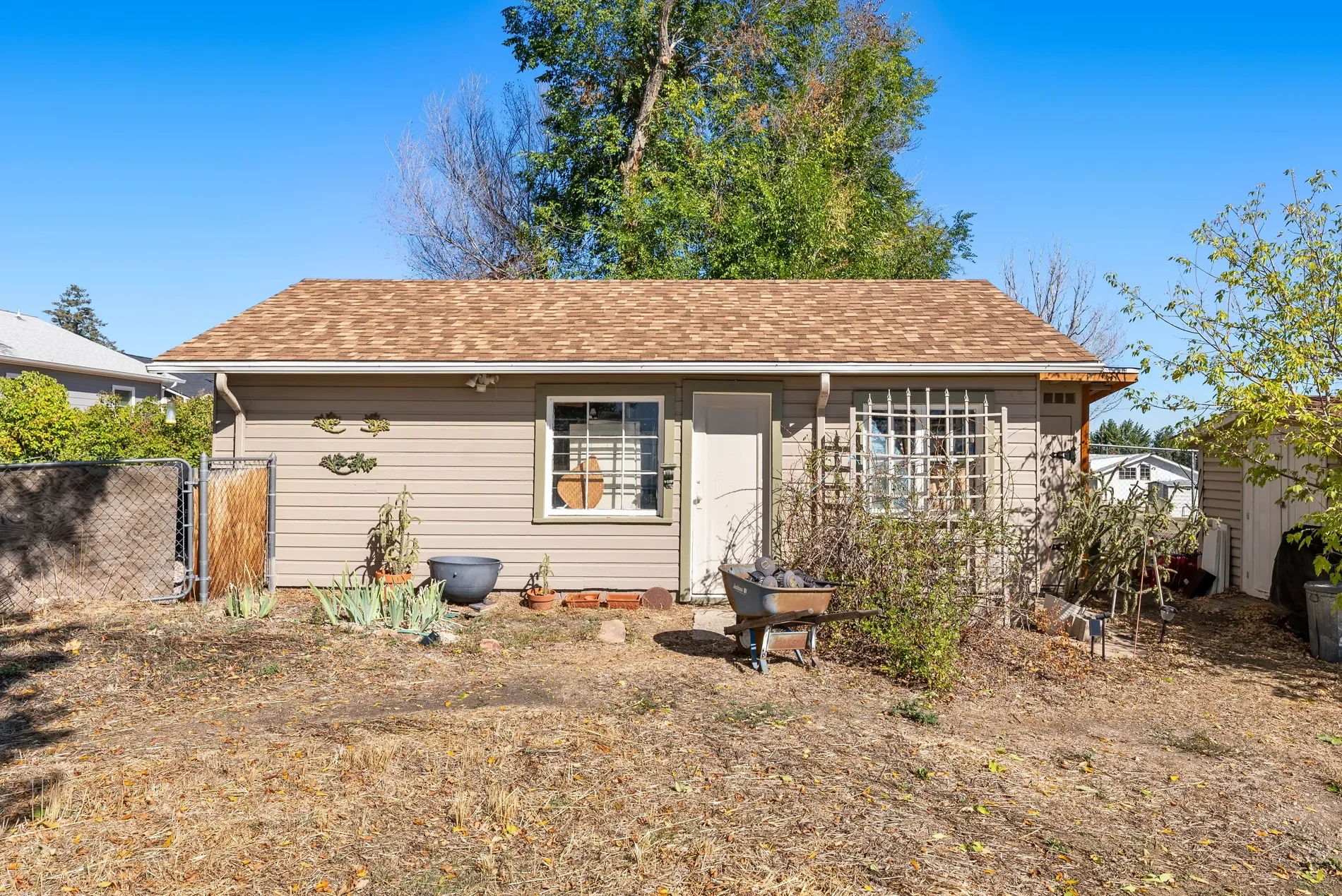 Exterior photo 4