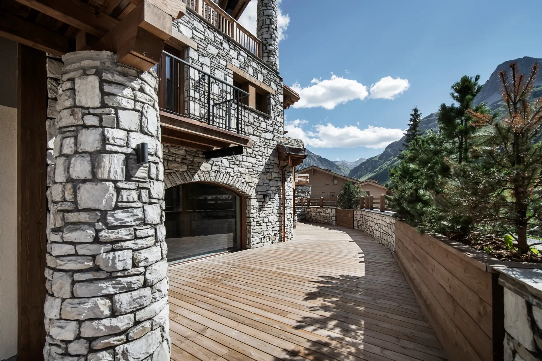 Exterior photo 5