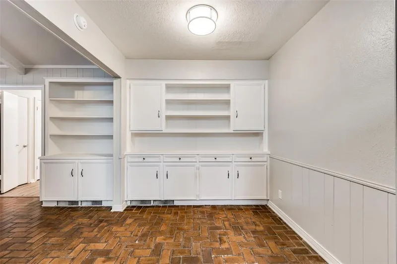 7517 Meadow Oaks Drive, Dallas, Texas, United States. - Photo 8