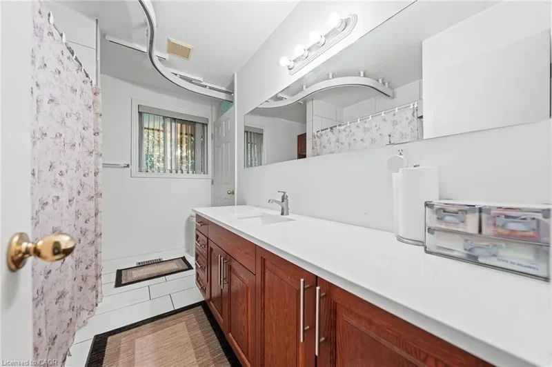 152 Kinzie Avenue, Kitchener, Ontario, Canada. - Photo 3