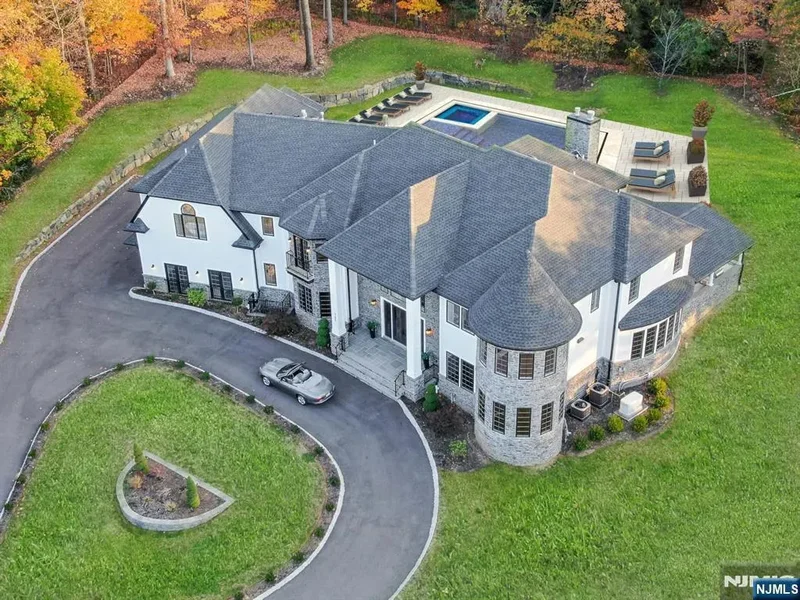 707 Black Hawk Lane, Franklin Lakes, NJ 07417, Franklin Lakes, New Jersey, United States. - Photo 2
