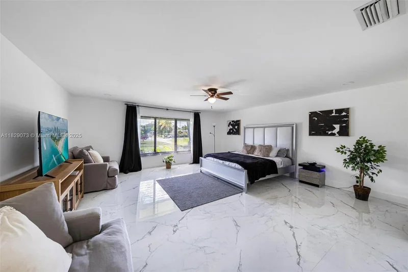 2101 NW 14th Ave, Wilton Manors, Florida, United States. - Photo 2